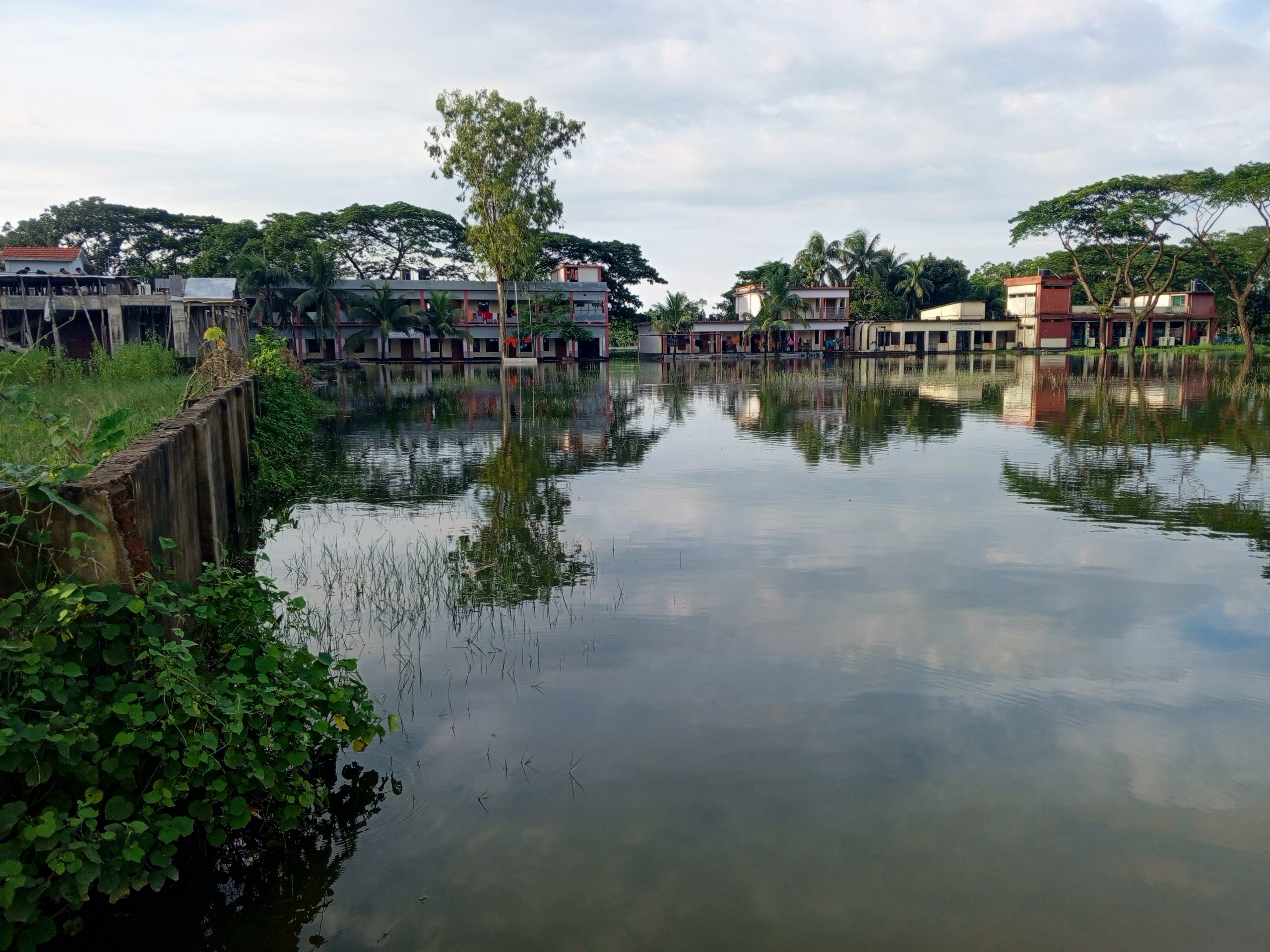 নোয়াখালীতে এখনও পানিবন্দি হাজার হাজার পরিবার, ক্ষতির ২৪০ কোটি টাকা