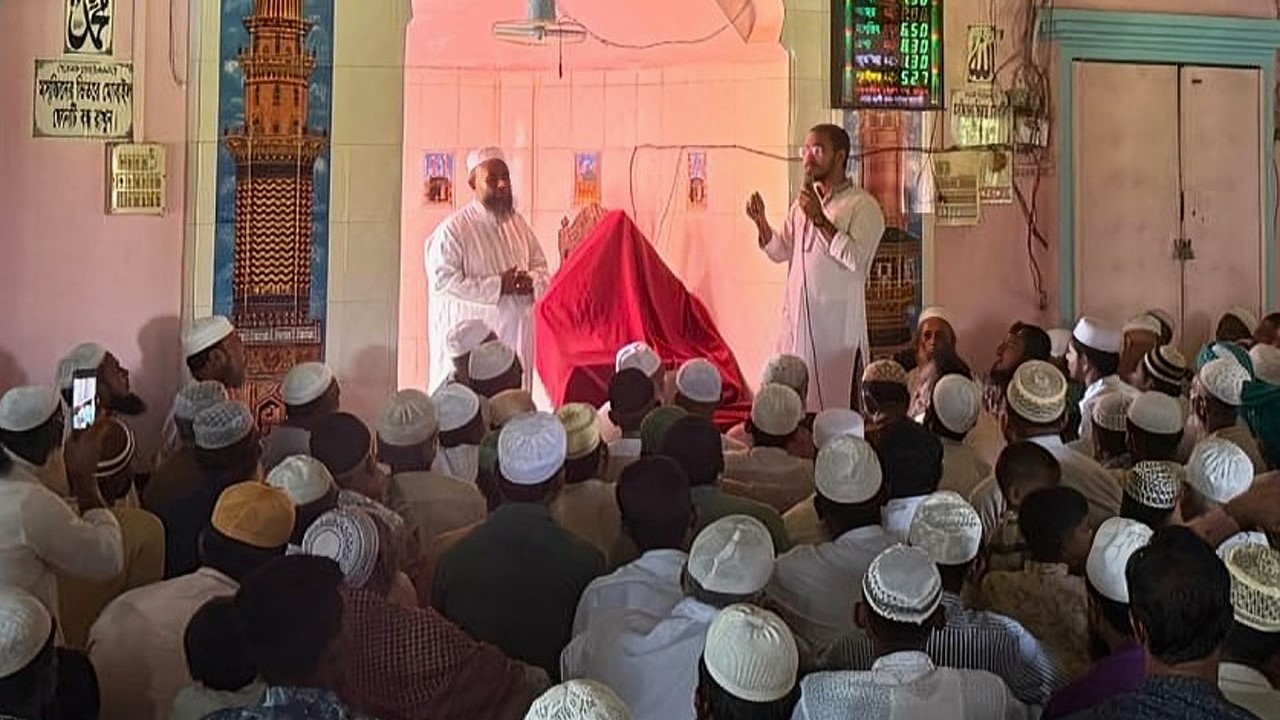 খালেদা জিয়ার সুস্থতার জন্য দোয়া চাইলেন এনসিপি নেতা হান্নান মাসউদ