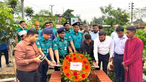 নোয়াখালীতে গণঅভ্যুত্থানে নিহত রিটনের কবরে পুষ্পমাল্য অর্পণ করেছে প্রশাসন