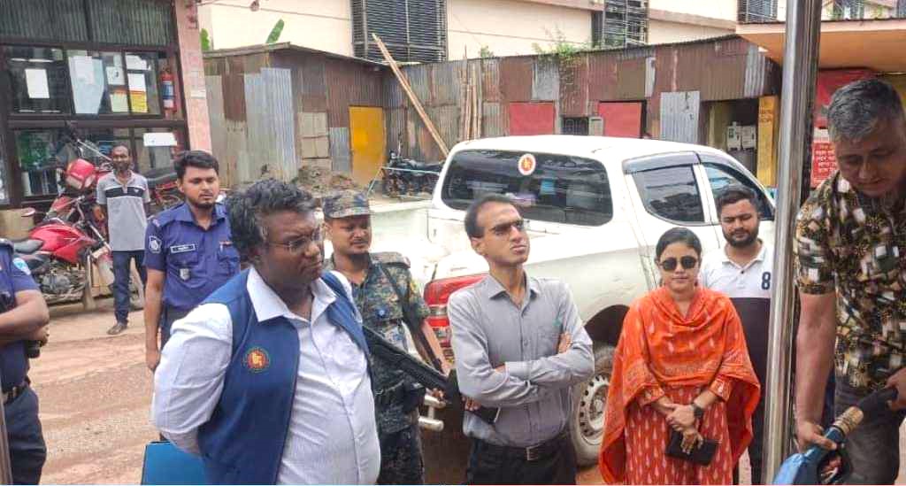 নোয়াখালীতে ফিলিং স্টেশনে ওজনে কারচুপি: দেড় লাখ টাকা জরিমানা