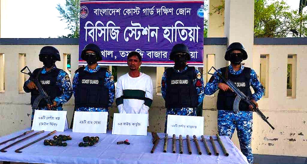 নোয়াখালীতে ৯ আগ্নেয়াস্ত্র ও ২৯ হাতবোমা’সহ আটক ১