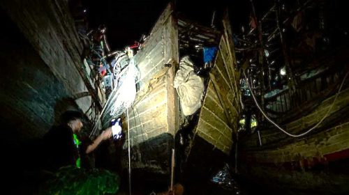 নোয়াখালীতে সিলিন্ডার বিস্ফোরণে ট্রলার দ্বিখণ্ডিত, জেলে দগ্ধ