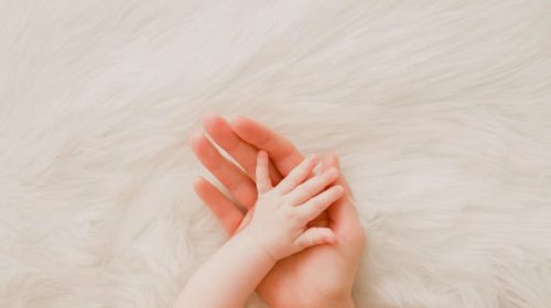 সন্তান হচ্ছেনা অনেক দম্পতির: কারণ, প্রভাব ও করণীয়