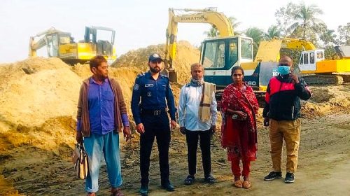 নোয়াখালীর কোম্পানীগঞ্জে অবৈধ বালু উত্তোলনের দায়ে দুই লক্ষ টাকা অর্থদন্ড, এক্সেভেটর ও ট্রাক জব্দ