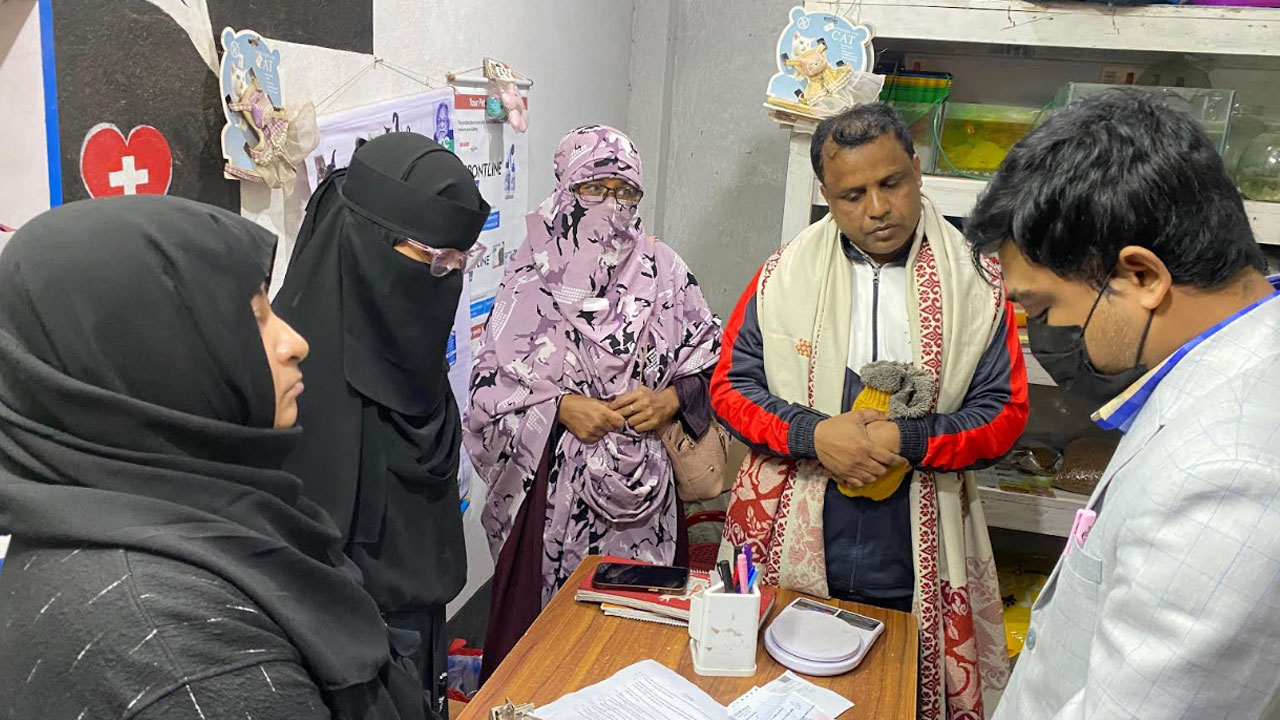 নোয়াখালীতে অনুমোদন ছাড়া প্রাণী খাদ্য বিক্রির দায়ে নারী ব্যবসায়ীকে দণ্ড
