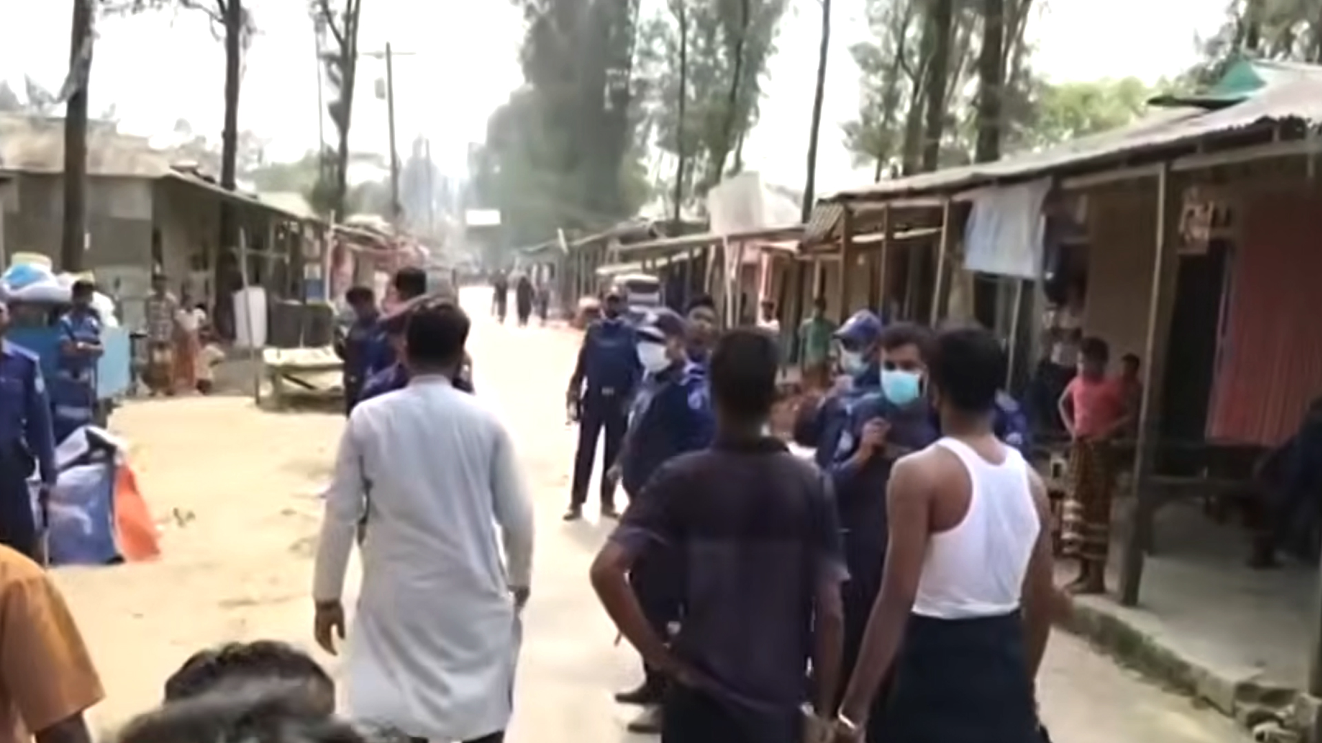 নোয়াখালীর হাতিয়ায় দুই পক্ষের সংঘর্ষ