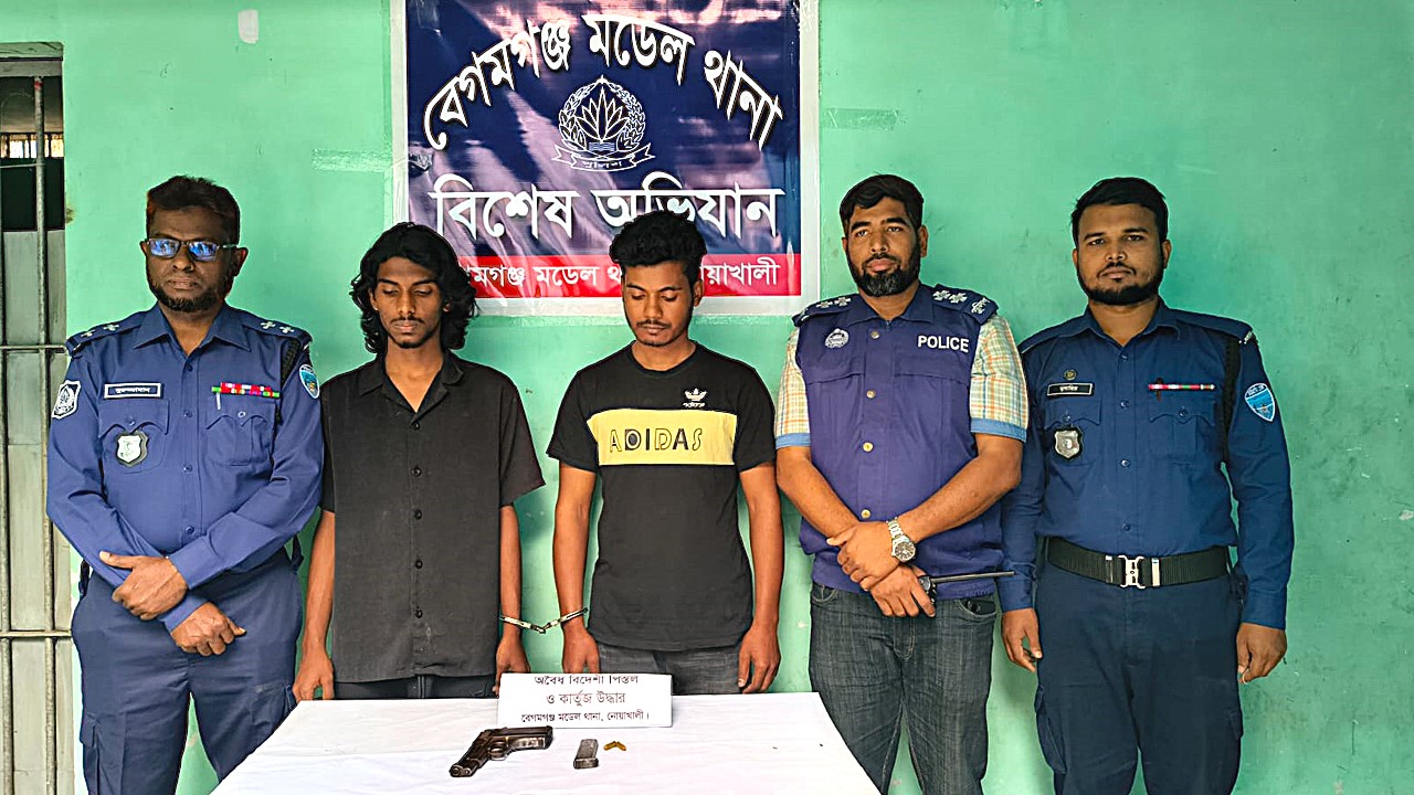 নোয়াখালীতে অস্ত্র ক্রয়-বিক্রয়ের সময় পিস্তল-গুলি’সহ গ্রেপ্তার ২