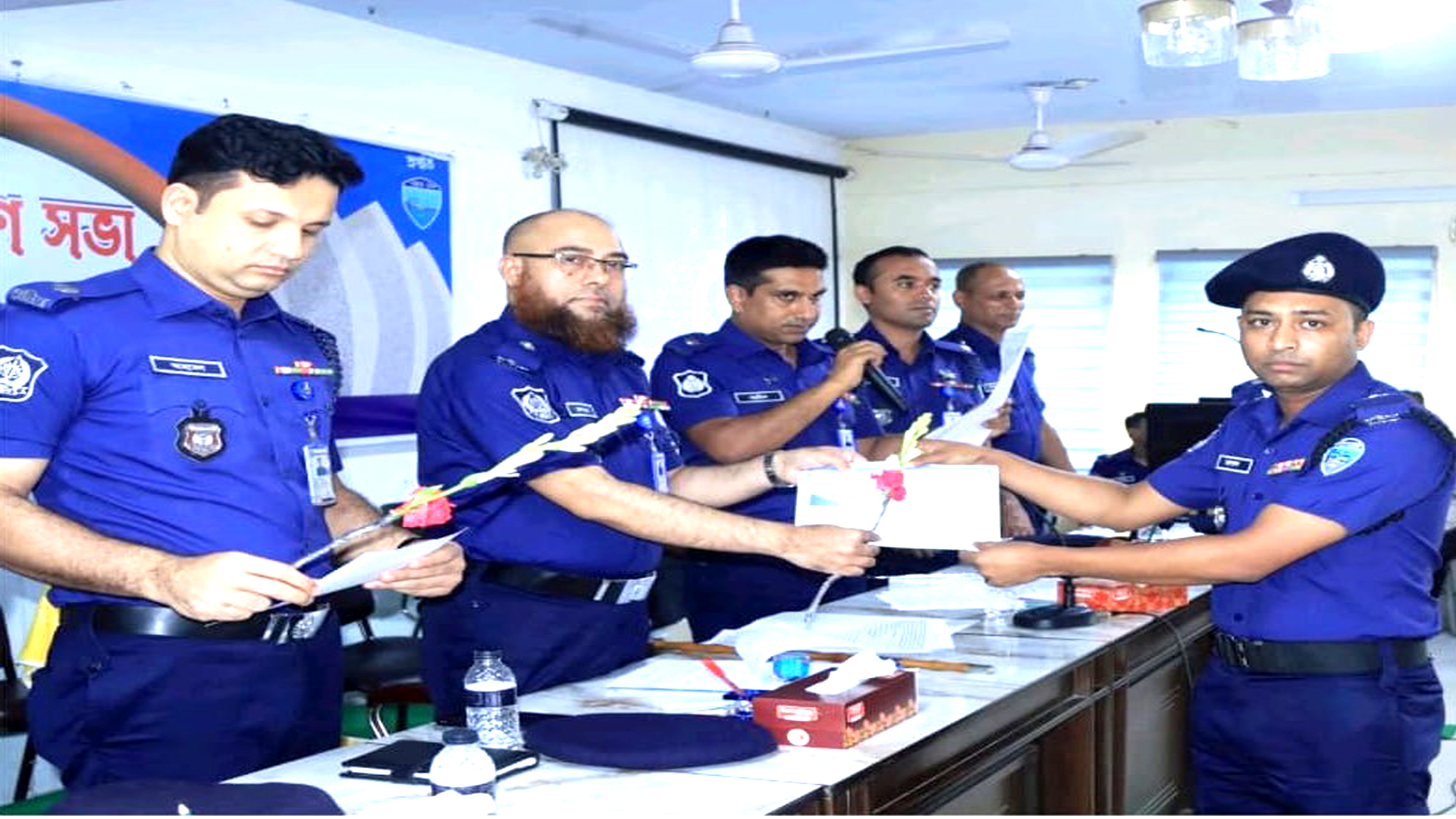 বেগমগঞ্জ থানা পুলিশের সফলতায় পুরস্কার বিতরণ