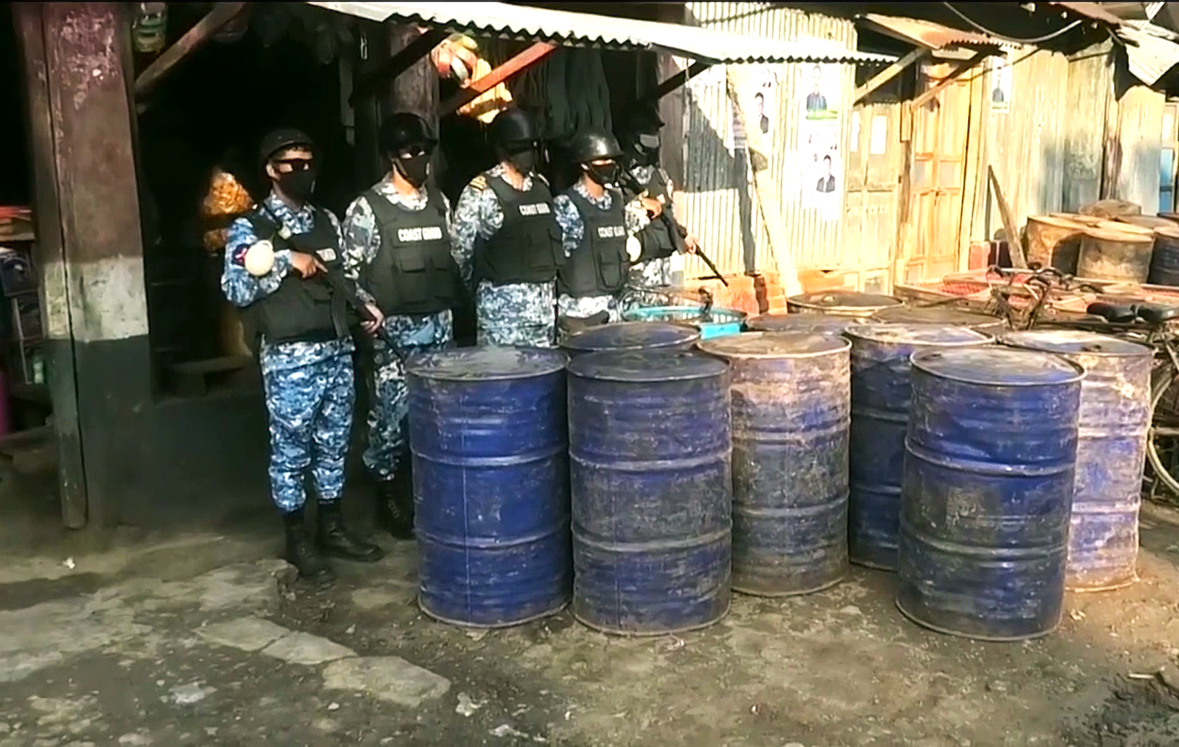 নোয়াখালীতে ৩ হাজার লিটার ডিজেল জব্দ, পাচারের জন্যে মজুত