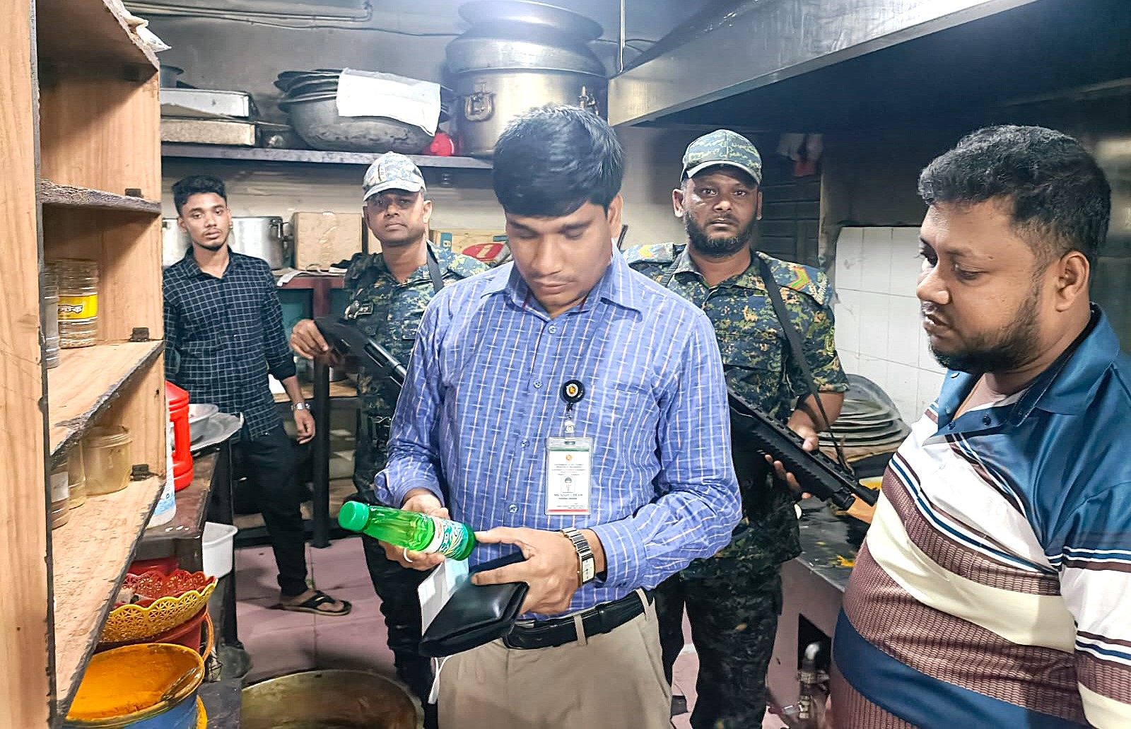 নোয়াখালীতে ‘আলিফ রেস্টুরেন্ট সহ ৩ প্রতিষ্ঠানে ৪০ হাজার টাকা জরিমানা