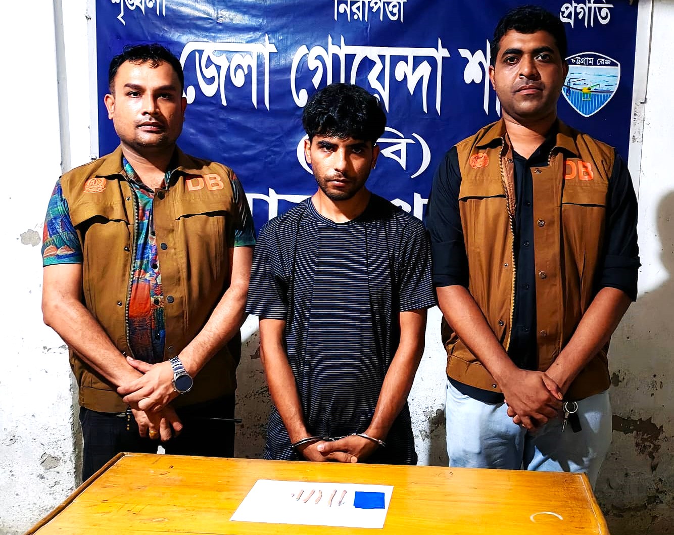 নোয়াখালীতে ডিবির অভিযানে ইয়াবাসহ যুবক গ্রেফতার