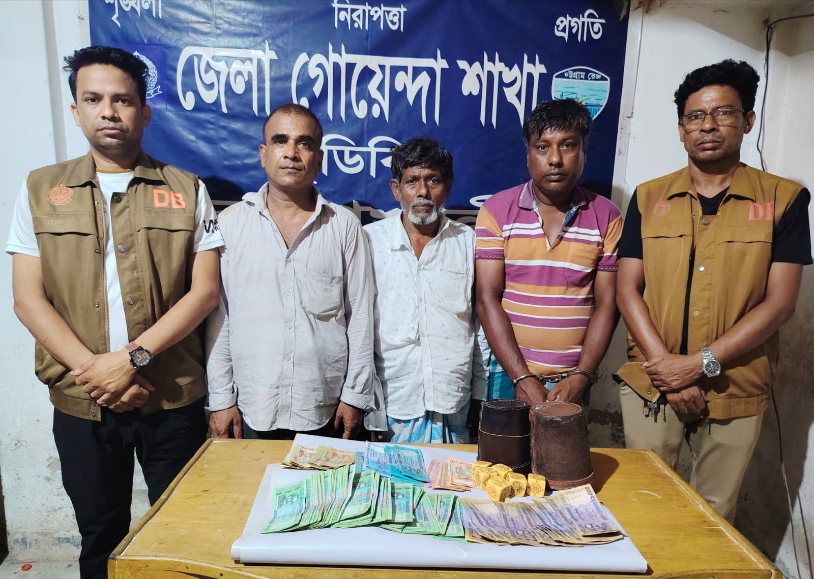 নোয়াখালীতে ডিবির অভিযানে ৩ জুয়াড়ী গ্রেফতার