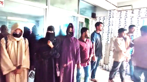 নোয়াখালীতে আবাসিক হোটেল থেকে ১৪ যুবক-যুবতী আটক