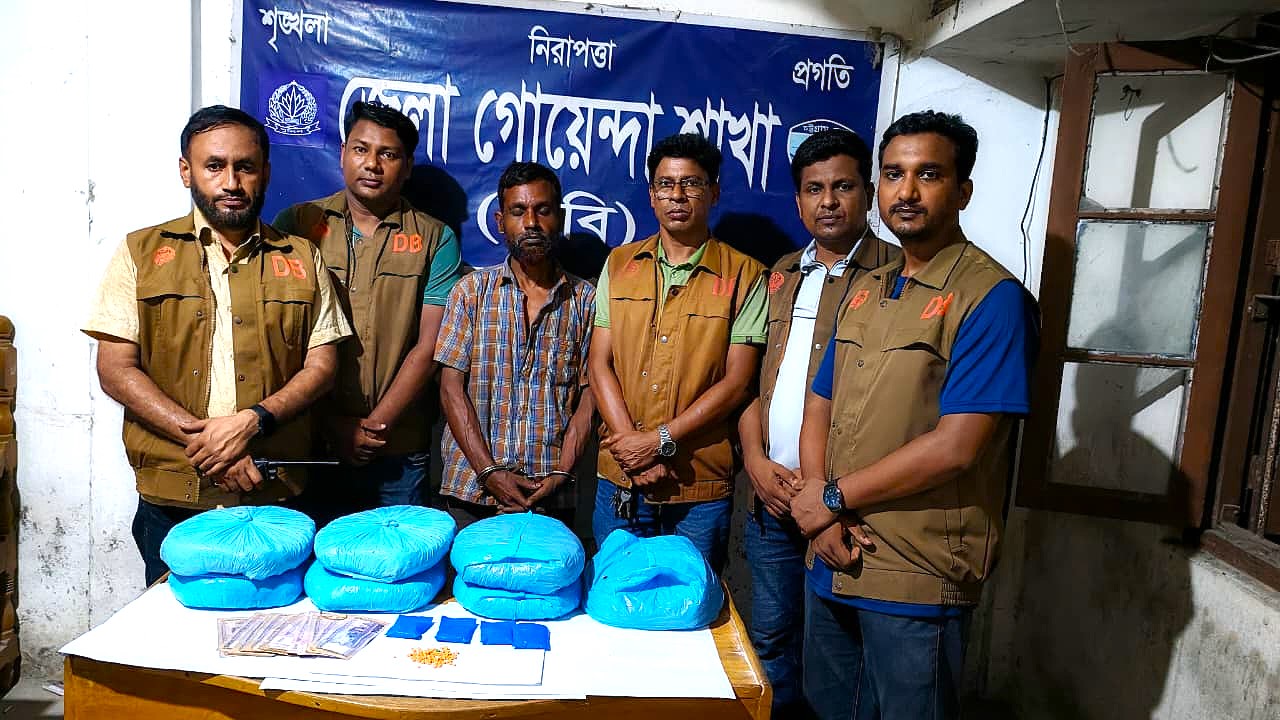 নোয়াখালীতে ইয়াবা,গাঁজা ও নগদ টাকাসহ মাদক ব্যবসায়ী গ্রেপ্তার